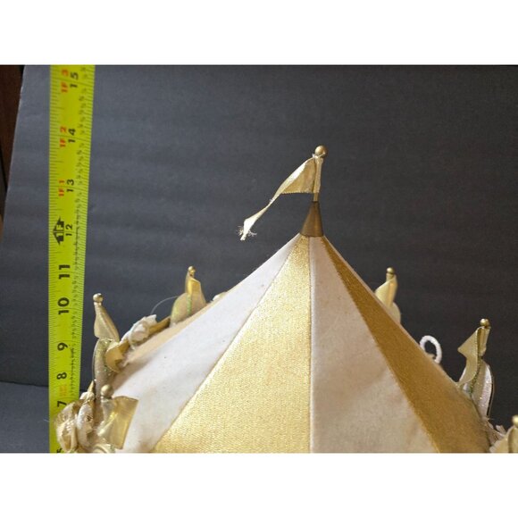 Illuminated Animated Trendmasters Winter Park Carousel With Horses & Bows - Picture 7 of 14